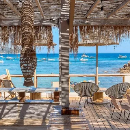 Mazet Vue Et Piscine Chauffée Apartamento