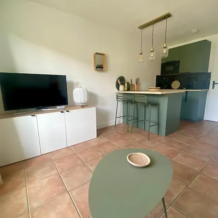 Mazet Vue Et Piscine Chauffée Apartamento Le Lavandou